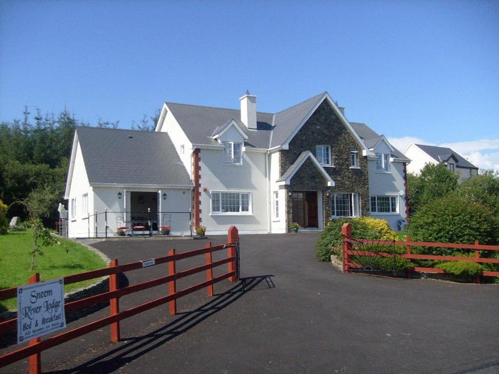 Sneem River Lodge Bed & Breakfast Exterior photo